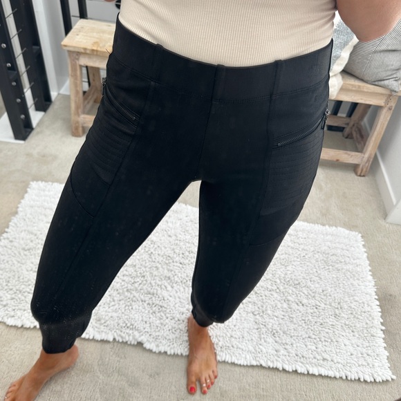 Democracy Black Faux Leather Zipper Ankle Pants High-Rise Skinny Chic | Size 6 - Picture 4 of 12